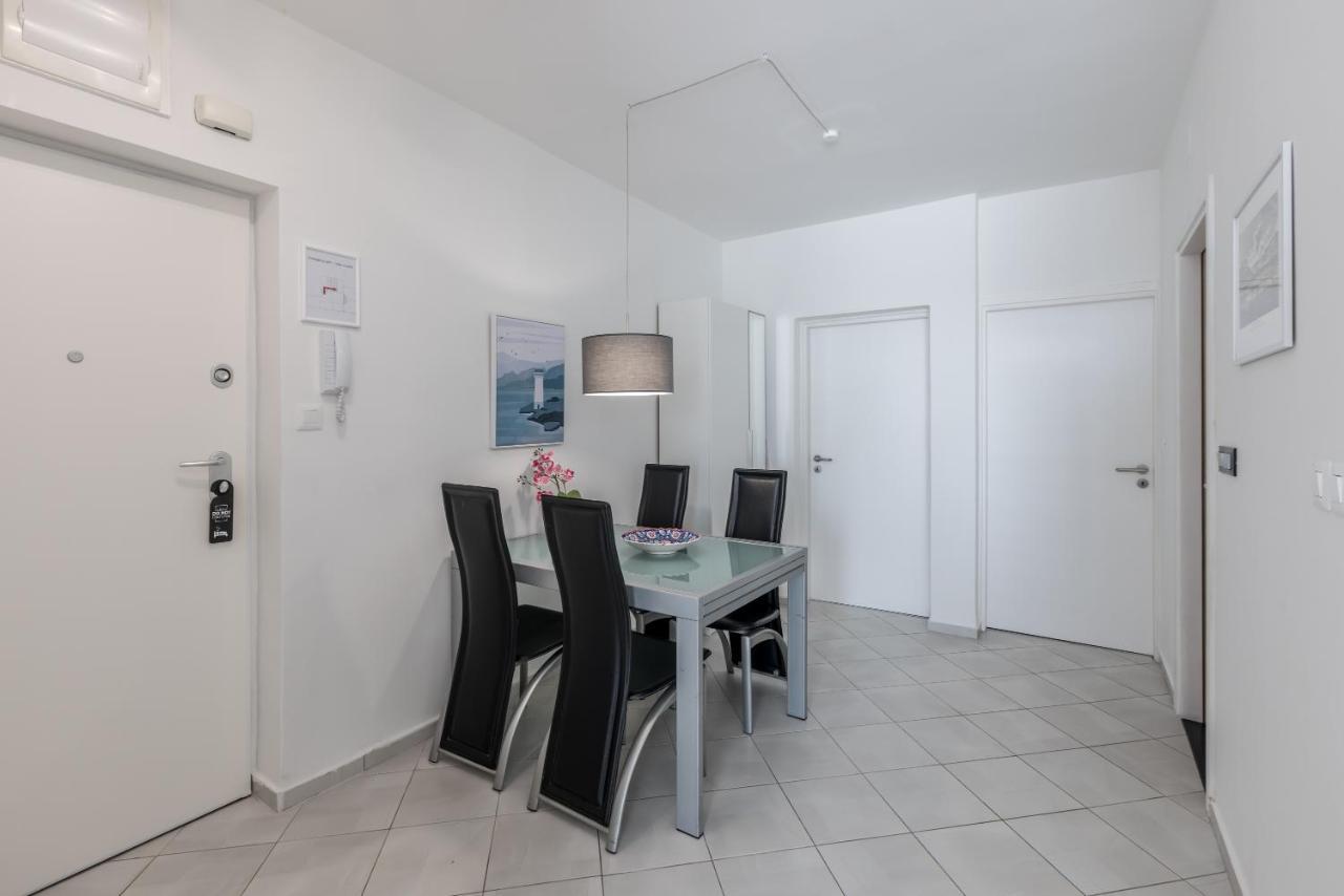 Sundowners Apartment, 52Qm, Double & Single Bed, 10 Min From Old Town Of Split Luaran gambar