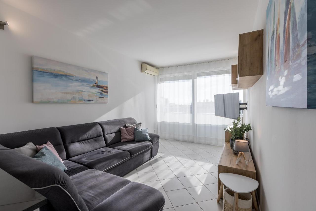 Sundowners Apartment, 52Qm, Double & Single Bed, 10 Min From Old Town Of Split Luaran gambar